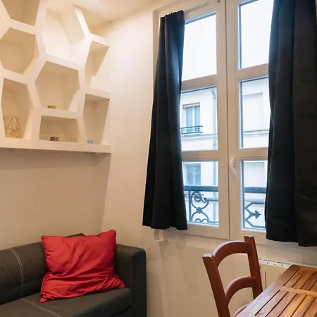 Cosy & Stylish Large Voltaireoberkampf! *